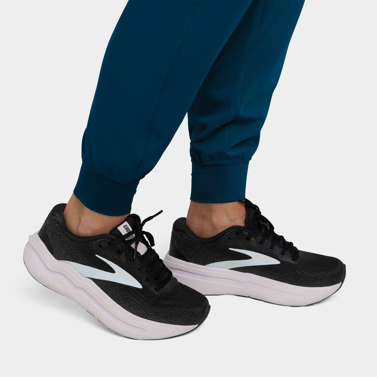 Women's 6-Pocket Jogger Scrub Pant